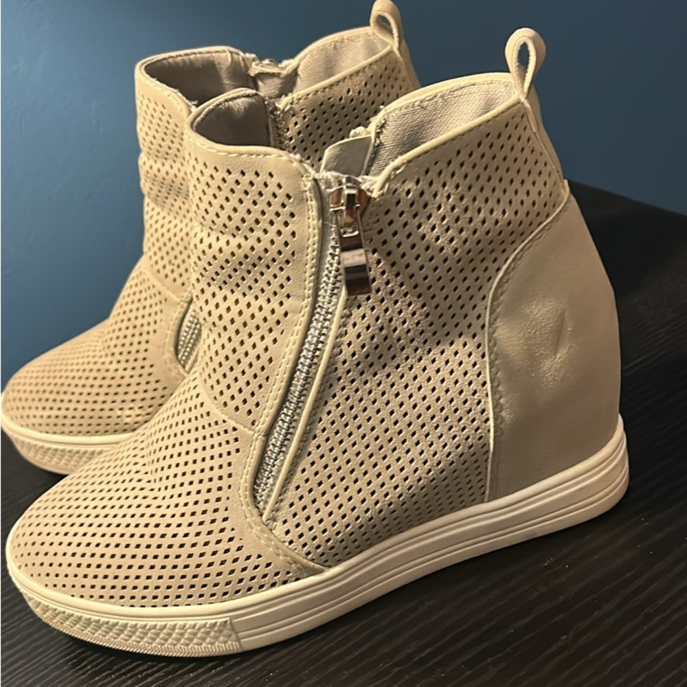 Women's Gray Hidden Wedge Boots